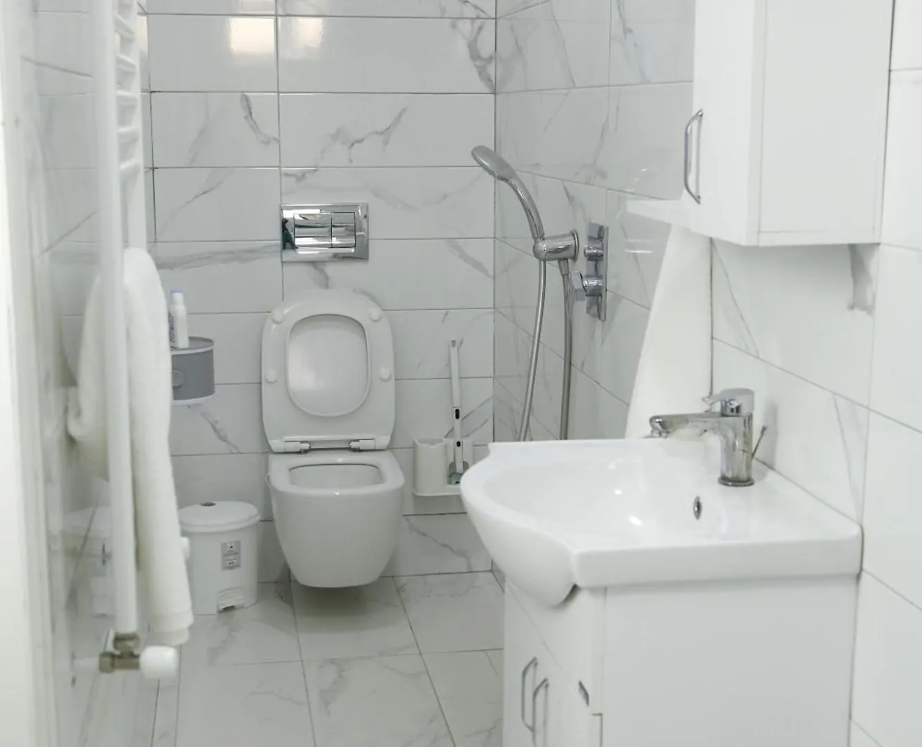 Albi Apartment Tirana 0*,  Albânia